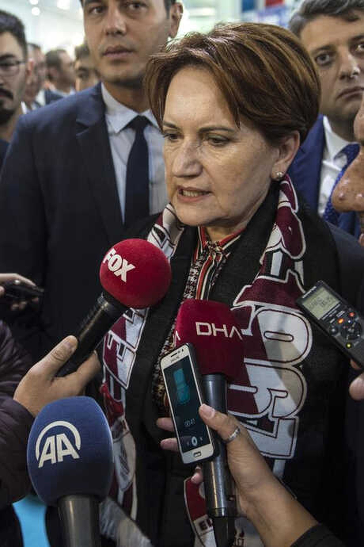 Geniş Haber) Meral Akşener Gazetecilerin Sorularını Yanıtladı