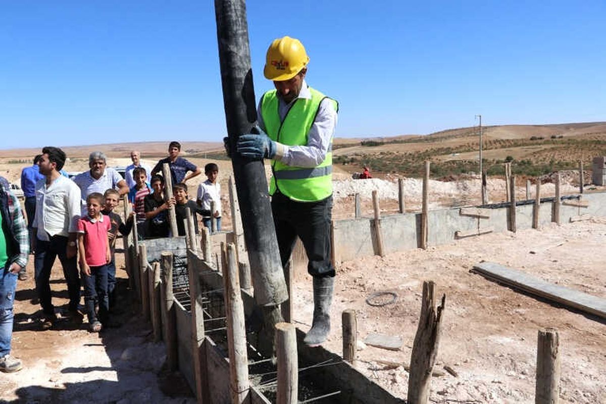 Karaköprü\'de Gençler İçin Sentetik Çim Saha Yapılacak