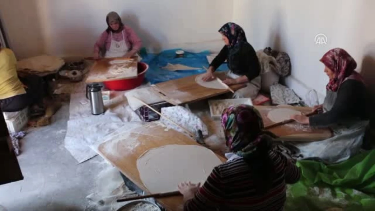 Konyalı Kadınların "Kış Ekmeği" Hazırlığı
