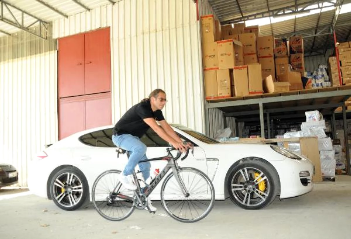 Milli Bisikletçinin Lüks Otomobilini Satışa Çıkarıp, Kapora İstedi