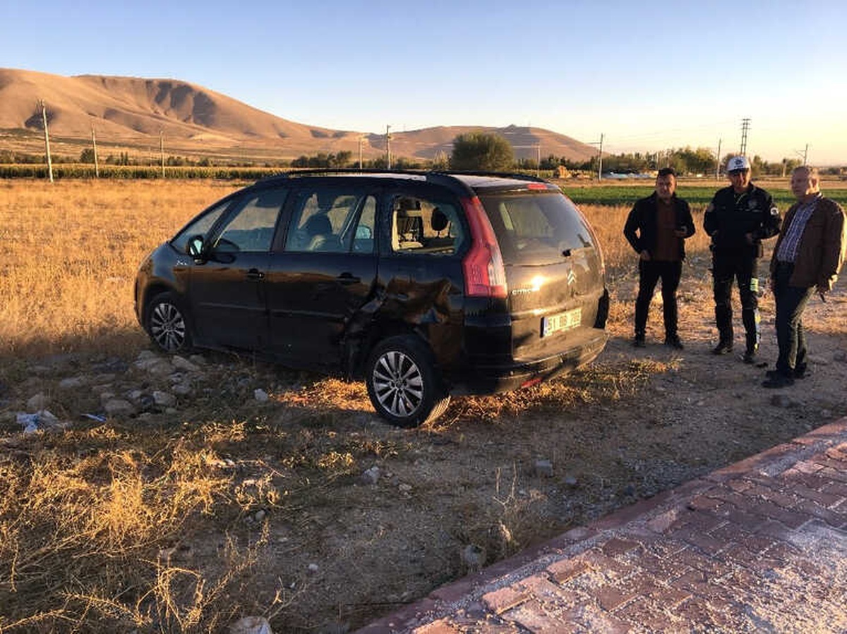 Otomobil ile Motosiklet Çarpıştı: 2 Yaralı
