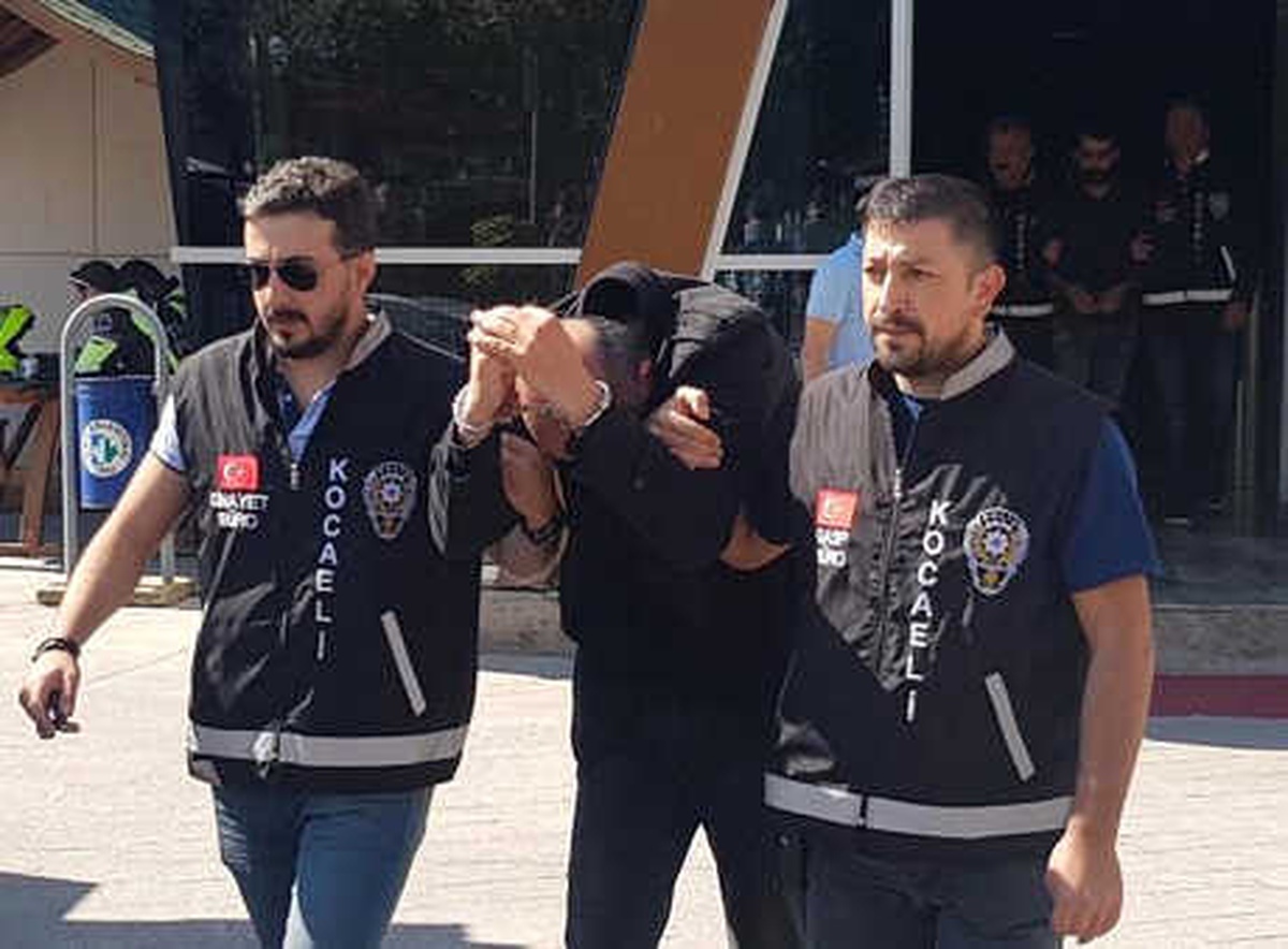 Polis Yeleği Giyip 115 Bin Lira Gasp Eden 4 Şüpheli Adliyede