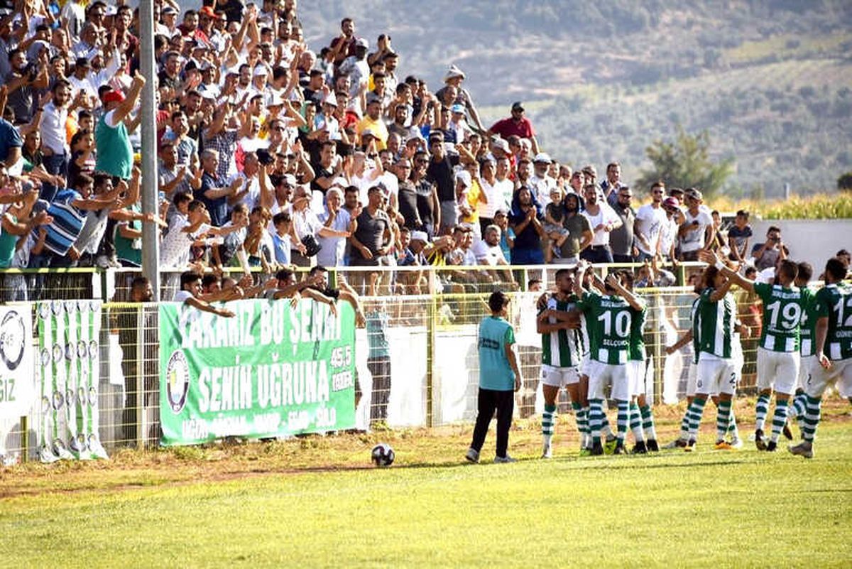 Salihli Belediyespor 3\'te 3 Peşinde