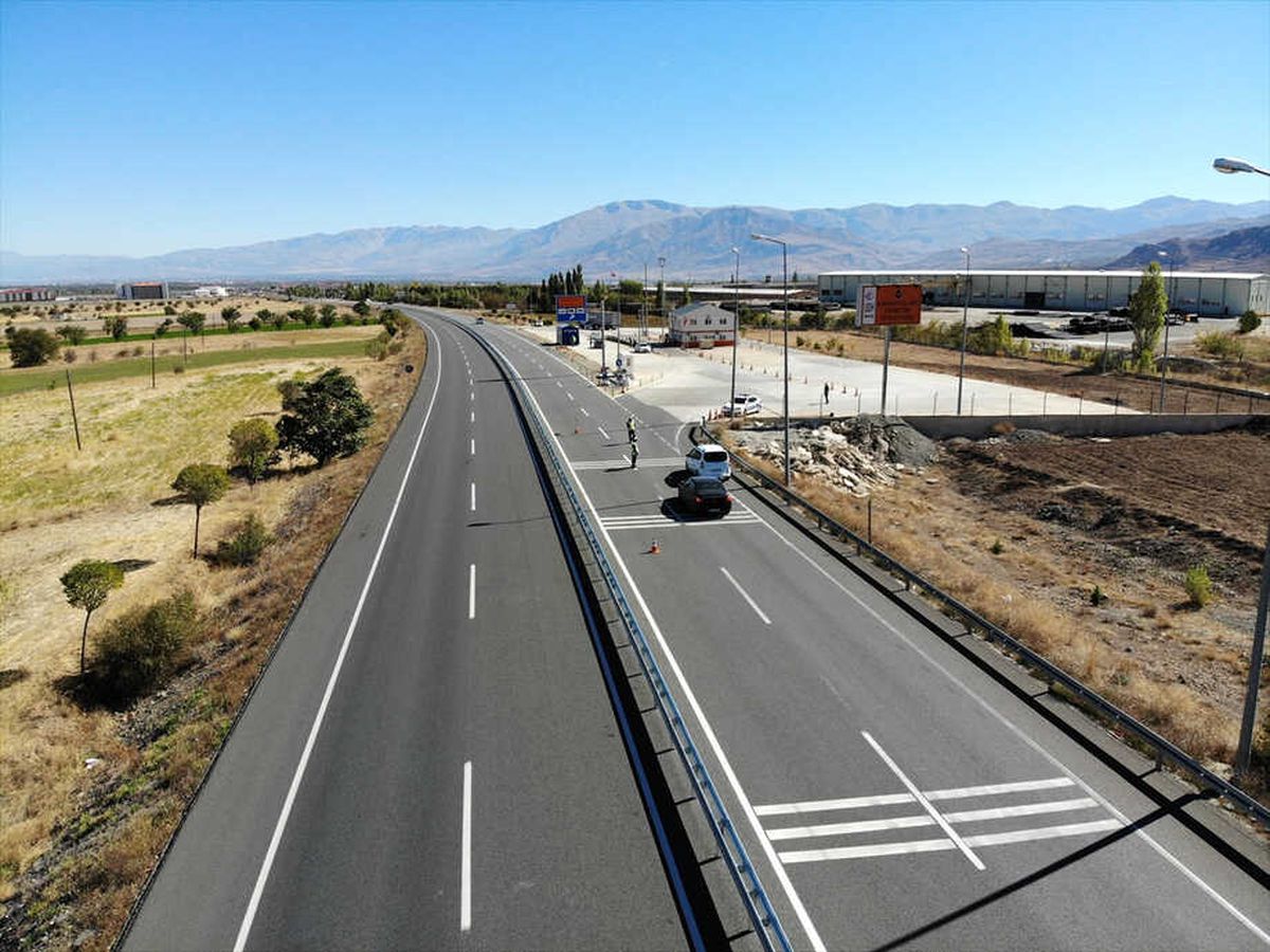 Sürücüler Trafik Kurallarını "Yaşam Tüneli"Nde Öğreniyor