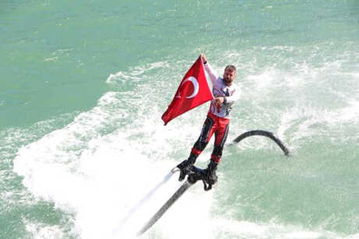 Tunceli\'de Yamaç Paraşütü Akrobasi Şampiyonası Heyecanı