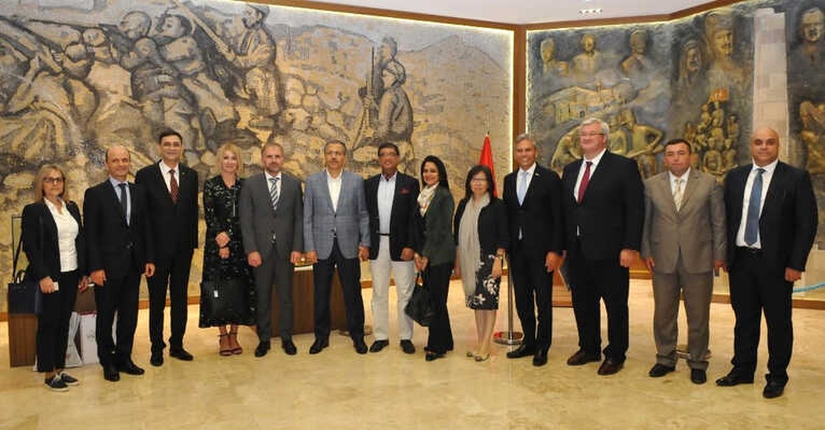 Ünverdi Büyükelçilere Gaziantep\'in Yatırım Fırsatlarını Anlattı