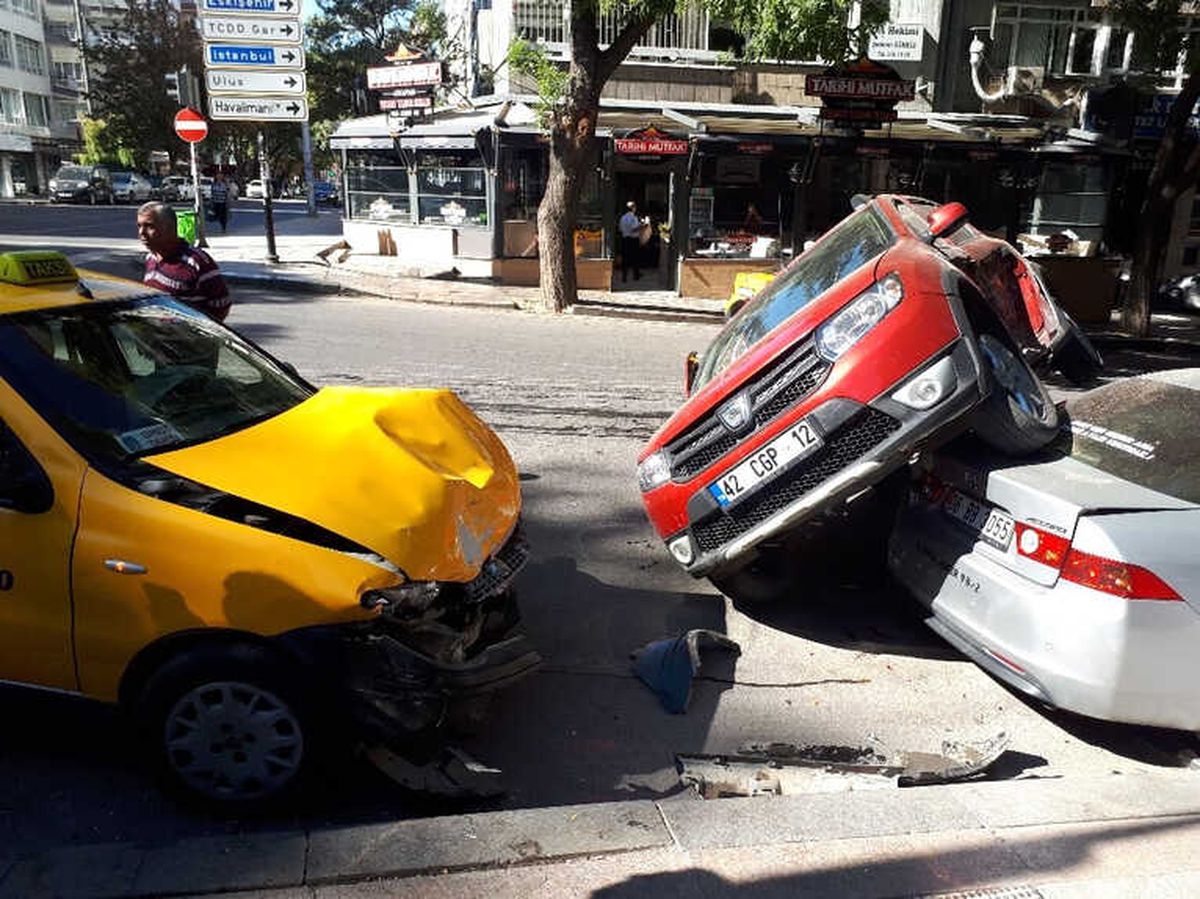 Ankara\'da Trafik Kazası: 2 Yaralı