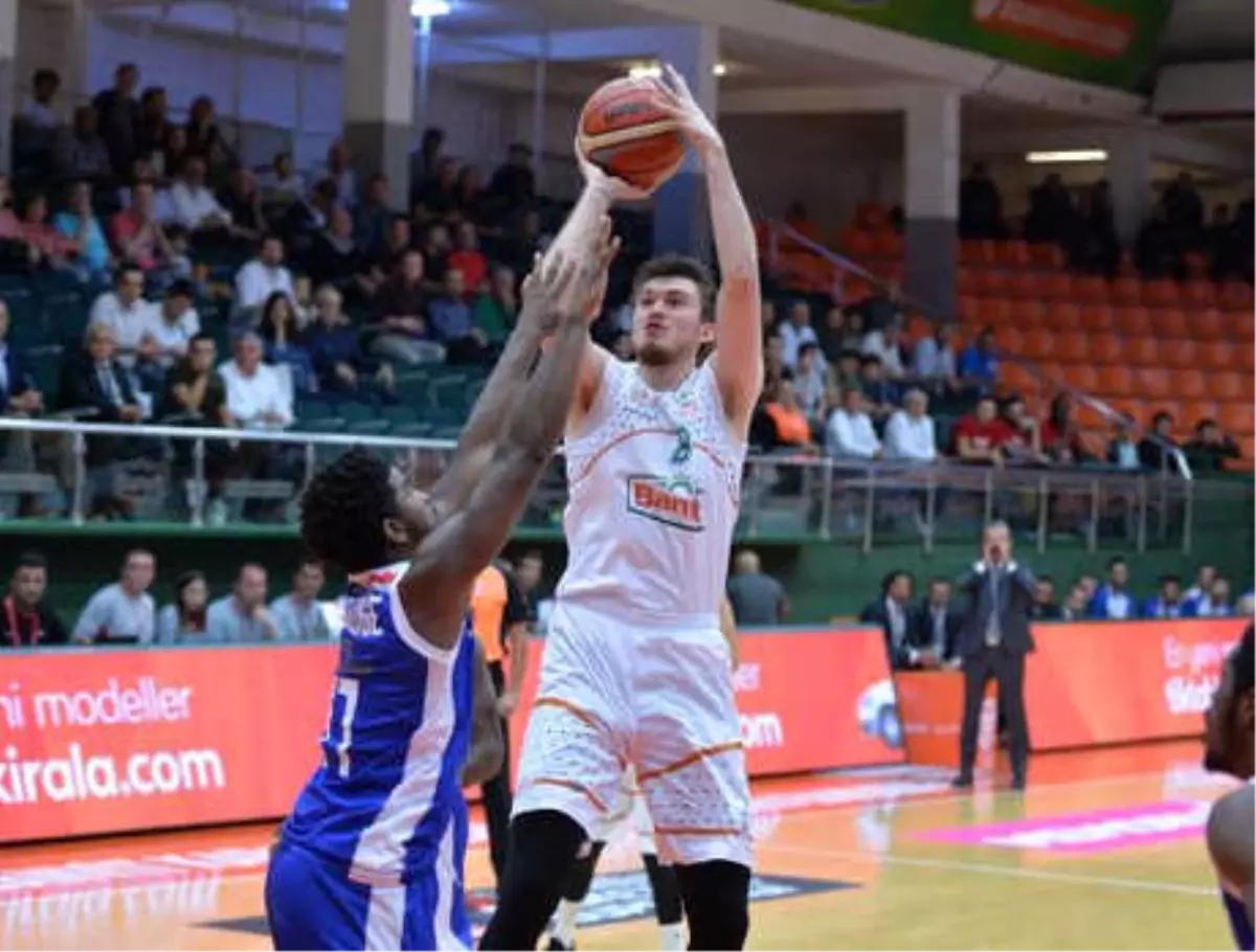 Banvit - Arel Üniversitesi Büyükçekmece: 59-81