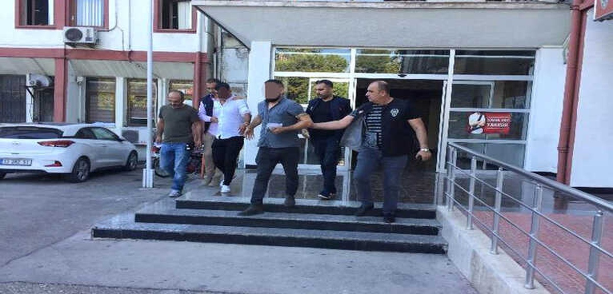 Borcunu Ödemeyen Kişiyi Silahla Rehin Aldılar