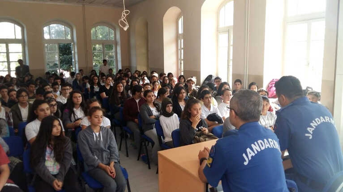 Buldan\'da Öğrencilere Jandarma Mesleği Tanıtıldı
