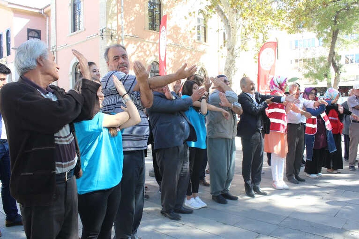 Elazığ\'da Gençler ile Yaşlılar Egzersiz Yaptı