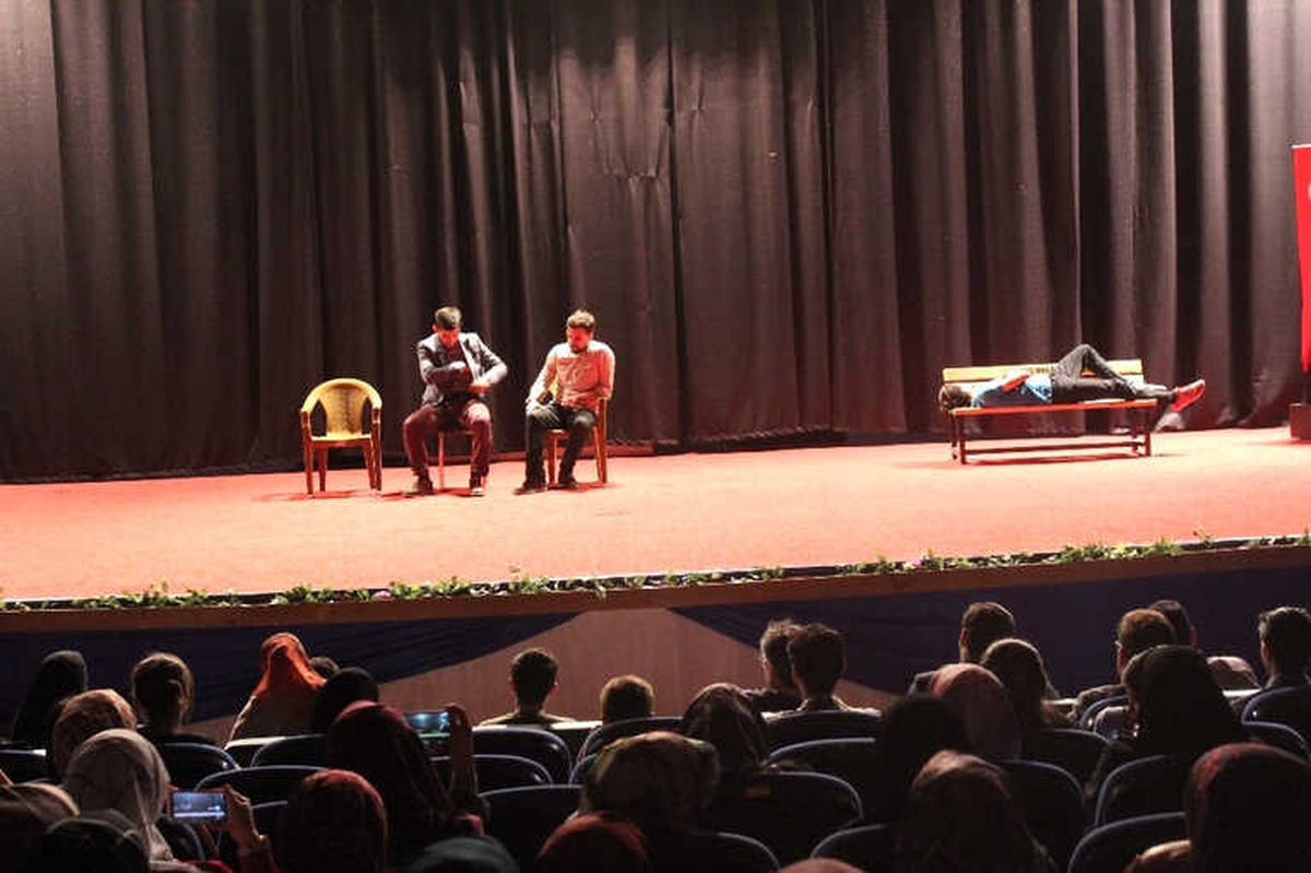Elazığ\'da "Umudun Adı Mavi" Tiyatro Oyunu Sahnelendi