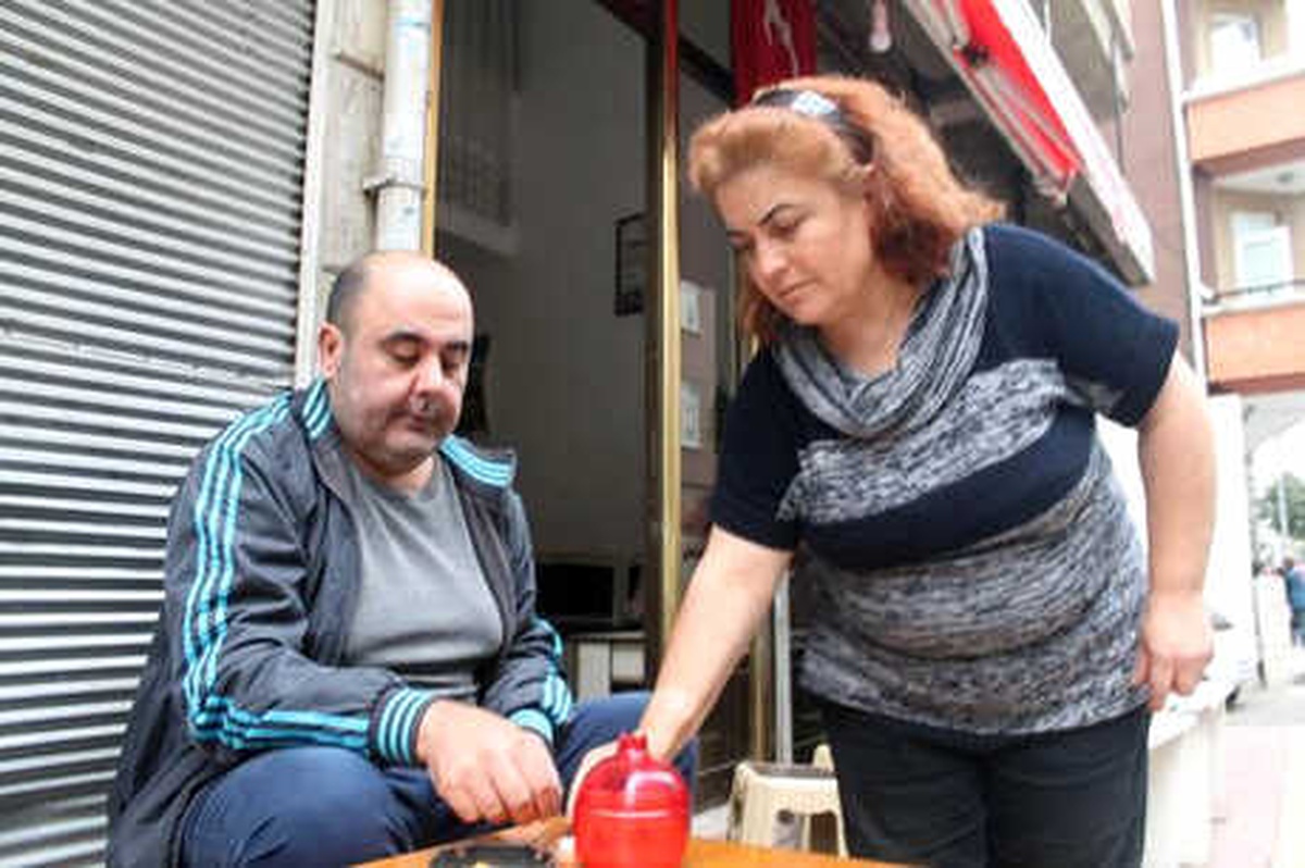 Eşinin Borçlandırıp Terk Ettiği Kadın, Çay Ocağı İşletiyor