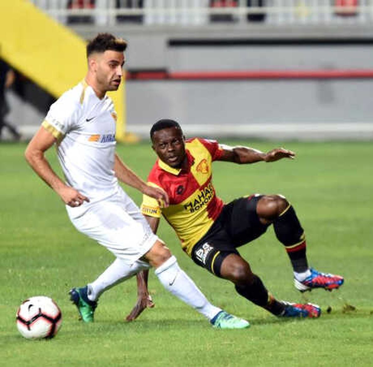 Göztepe\'de Traore\'nin Kasımpaşa Talihsizliği