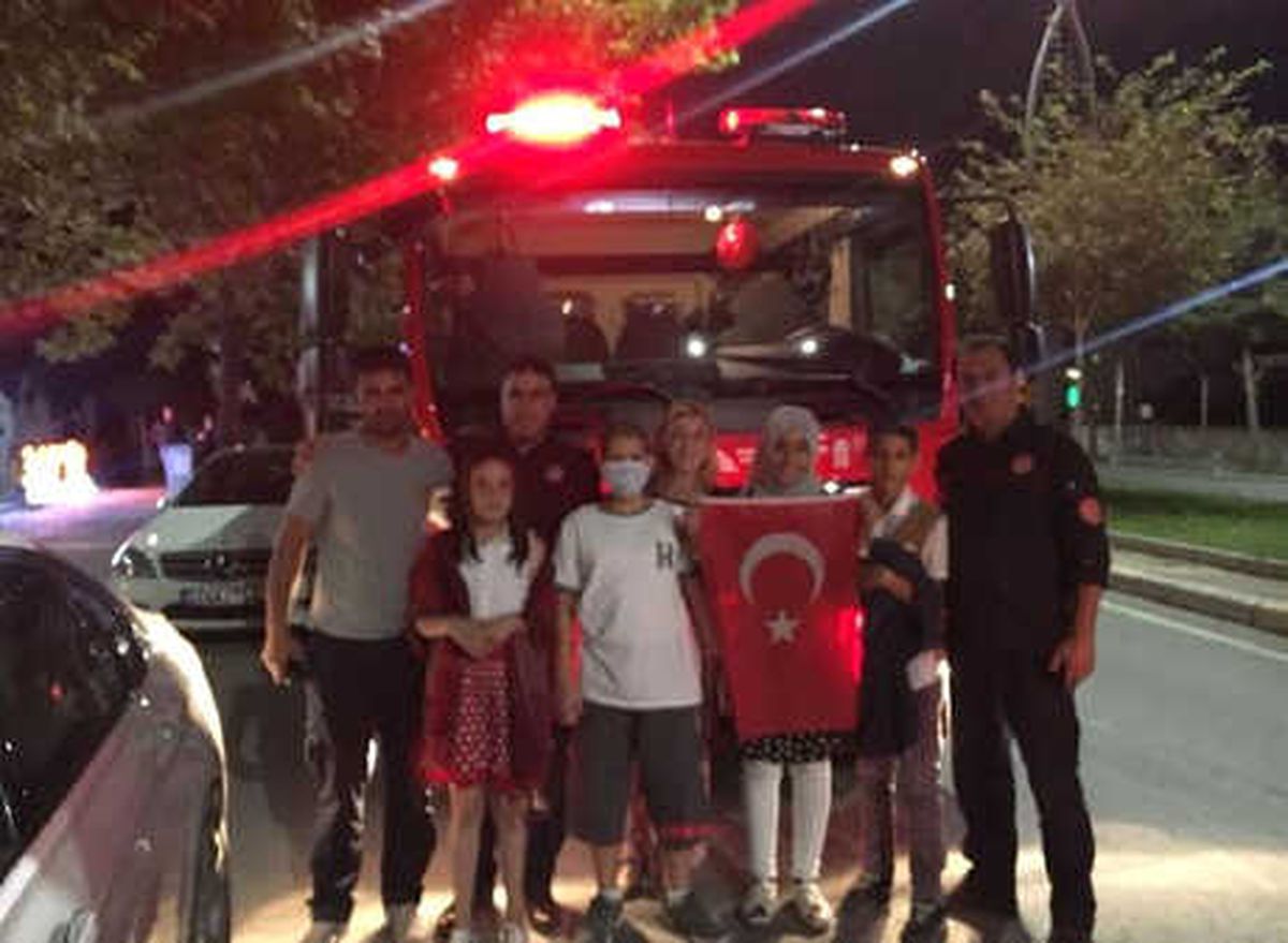 İtfaiyecilerden Lösemi Hastası Umutcan\'a Doğum Günü Sürprizi
