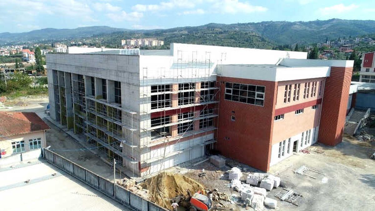 Karamürsel\'e Yarı Olimpik Yüzme Havuzu
