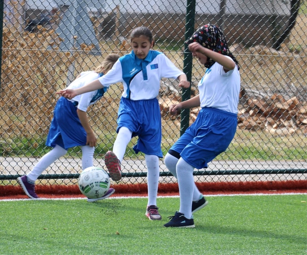 Köyün Altın Kızları Önyargıları Futsalla Yıktı