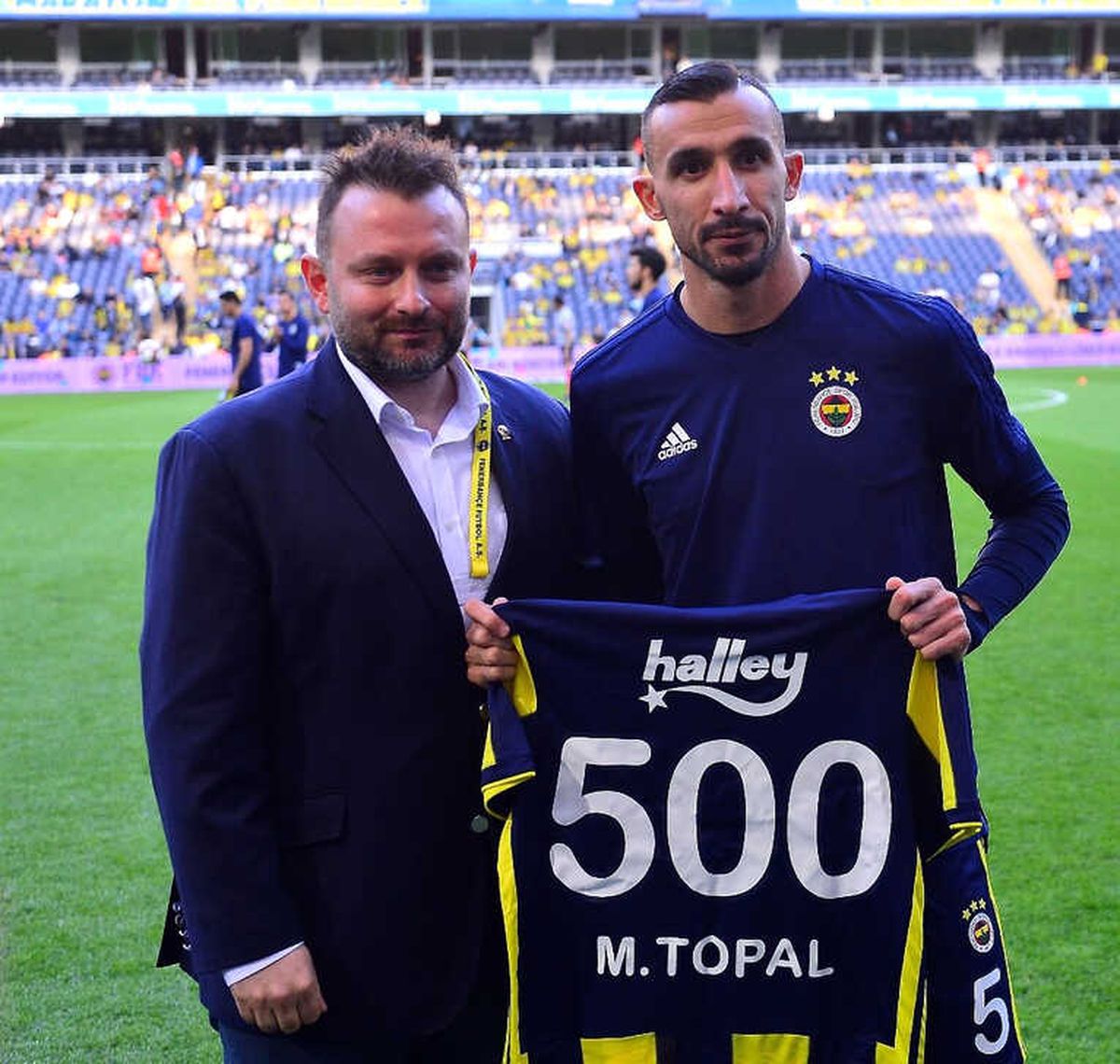 Mehmet Topal\'a 500. Maç Ödülü
