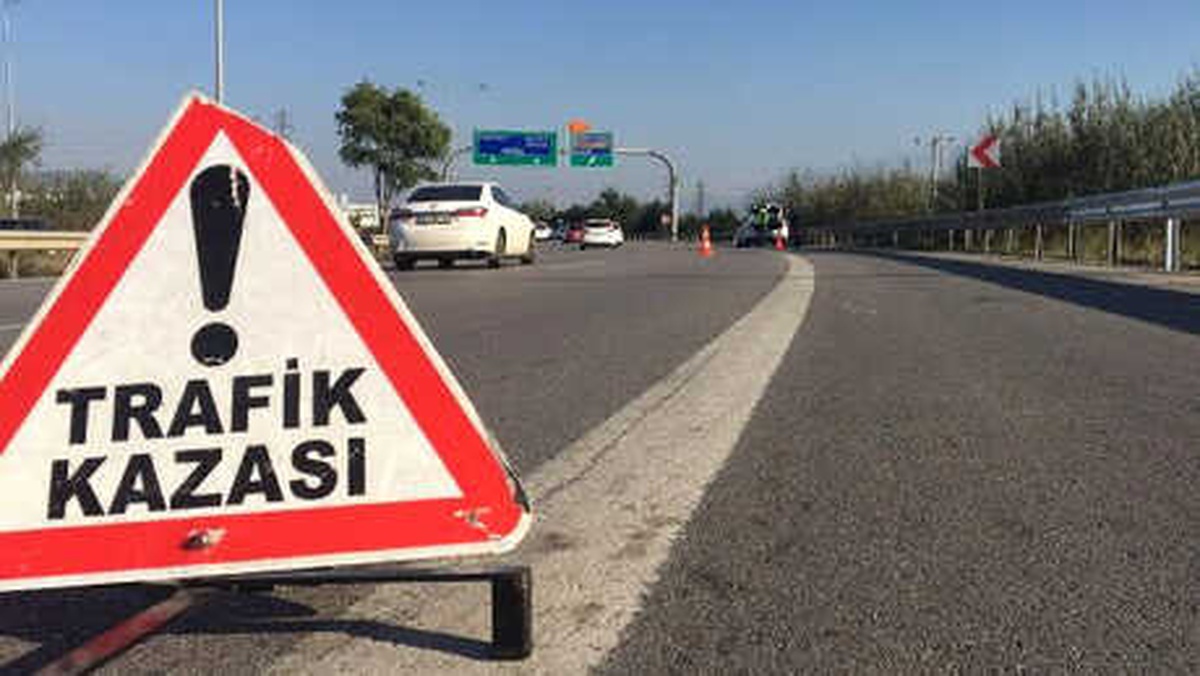 Otomobile Çarpan Motosiklet Sürücüsü Öldü