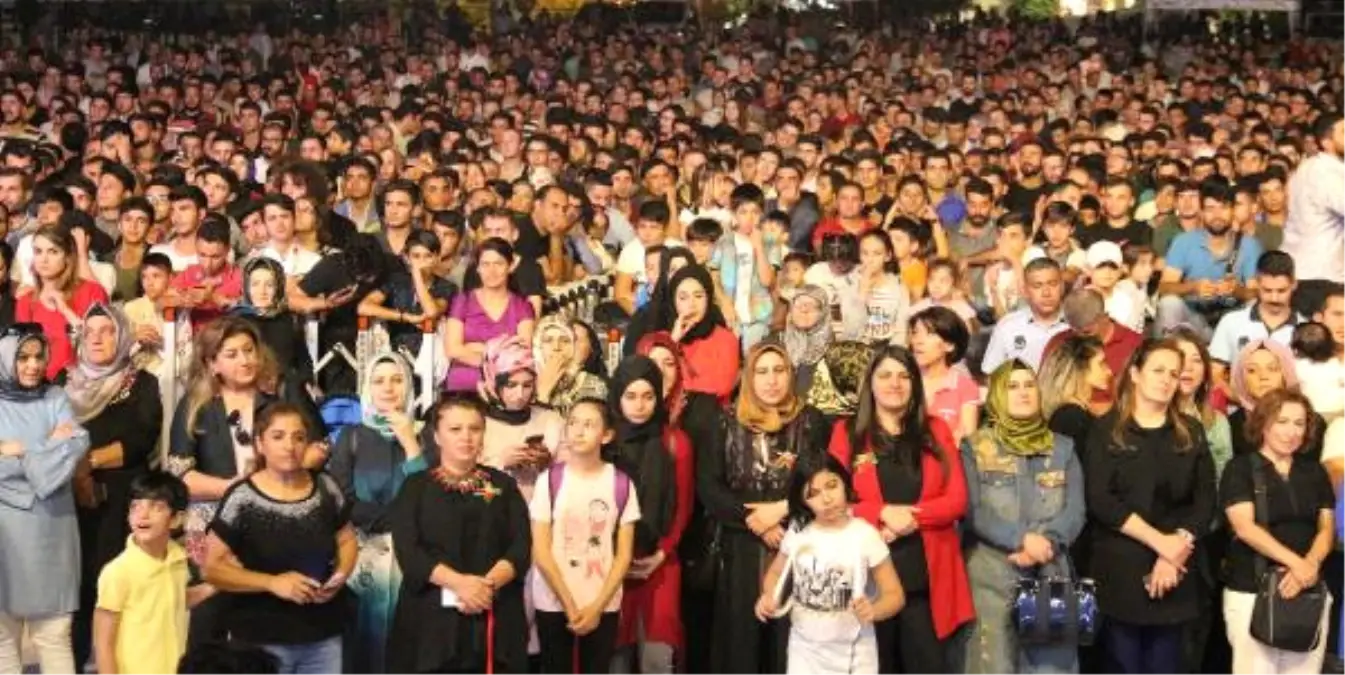 Şanlıurfa\'da Kıraç Konserine Yoğun İlgi