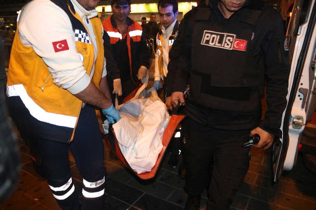 Taksim Meydanda Erkek Cesedi Bulundu