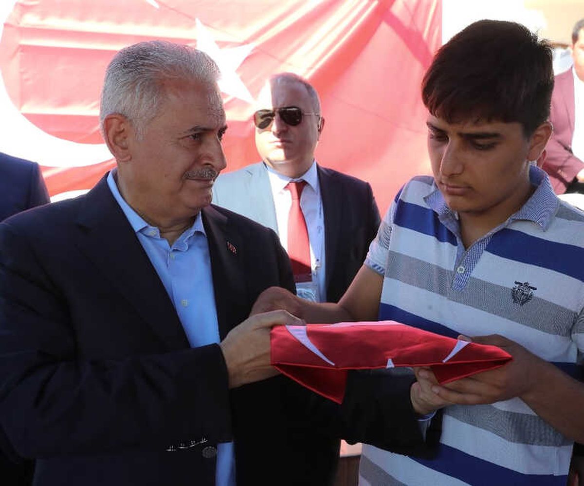 TBMM Başkanı Yıldırım\'dan Batman Şehidinin Ailesine Ziyaret