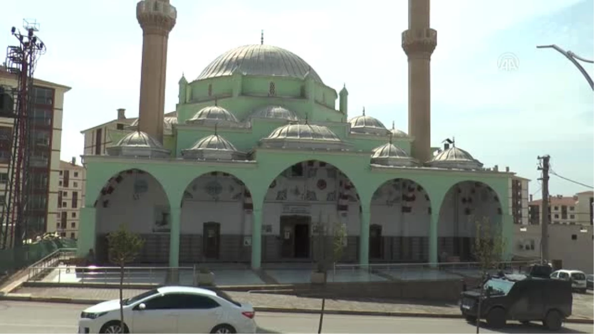 Teröristlerin Tahrip Ettiği Camilerden Ezan Sesi Yükseliyor