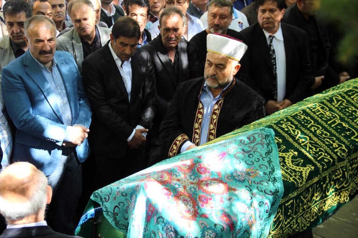 Ünal Karaman\'ın Annesi Konya\'da Dualarla Defnedildi