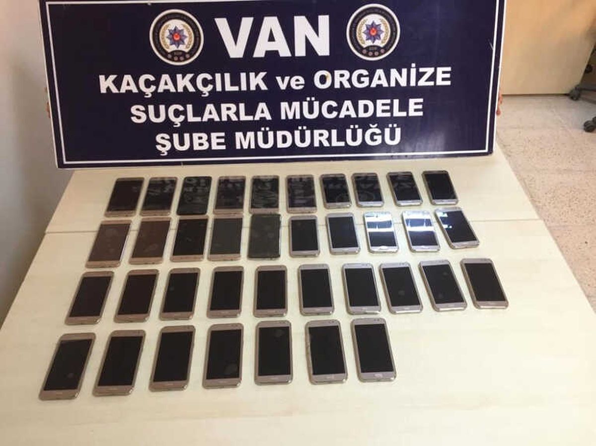 Van\'da 37 Adet Kaçak Cep Telefonu Ele Geçirildi