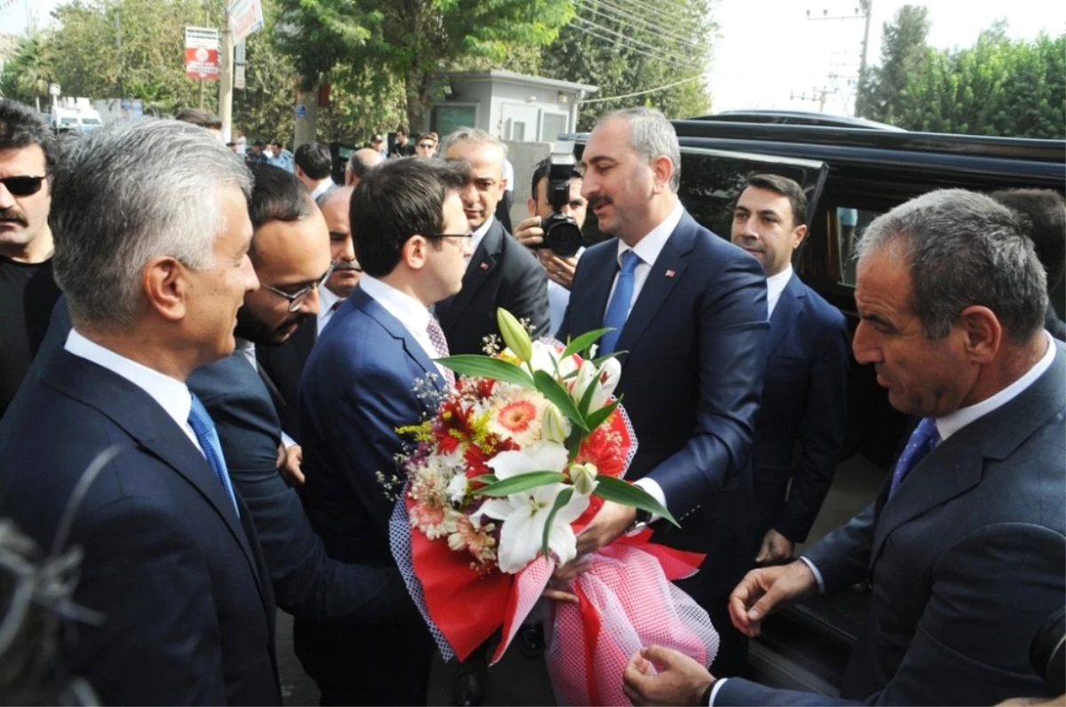 Adalet Bakanı Gül, Cizre\'de Ziyaretlerde Bulundu