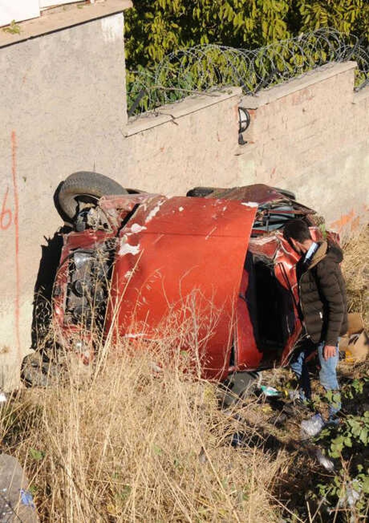 Ağaca Çarpan Otomobil Şarampole Devrildi: 4 Yaralı