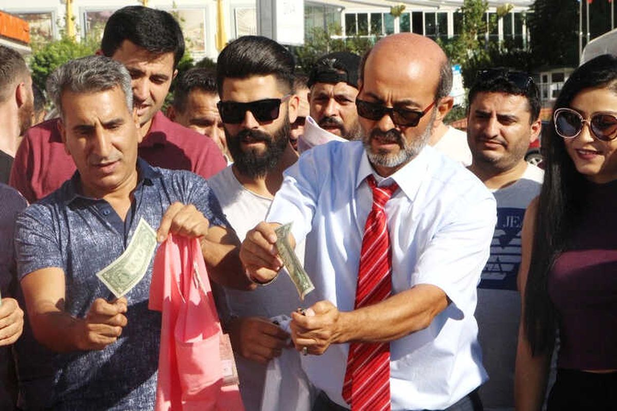 Antalya\'da Esnaftan Dolar Yakmalı \'Kur\' Teşekkürü