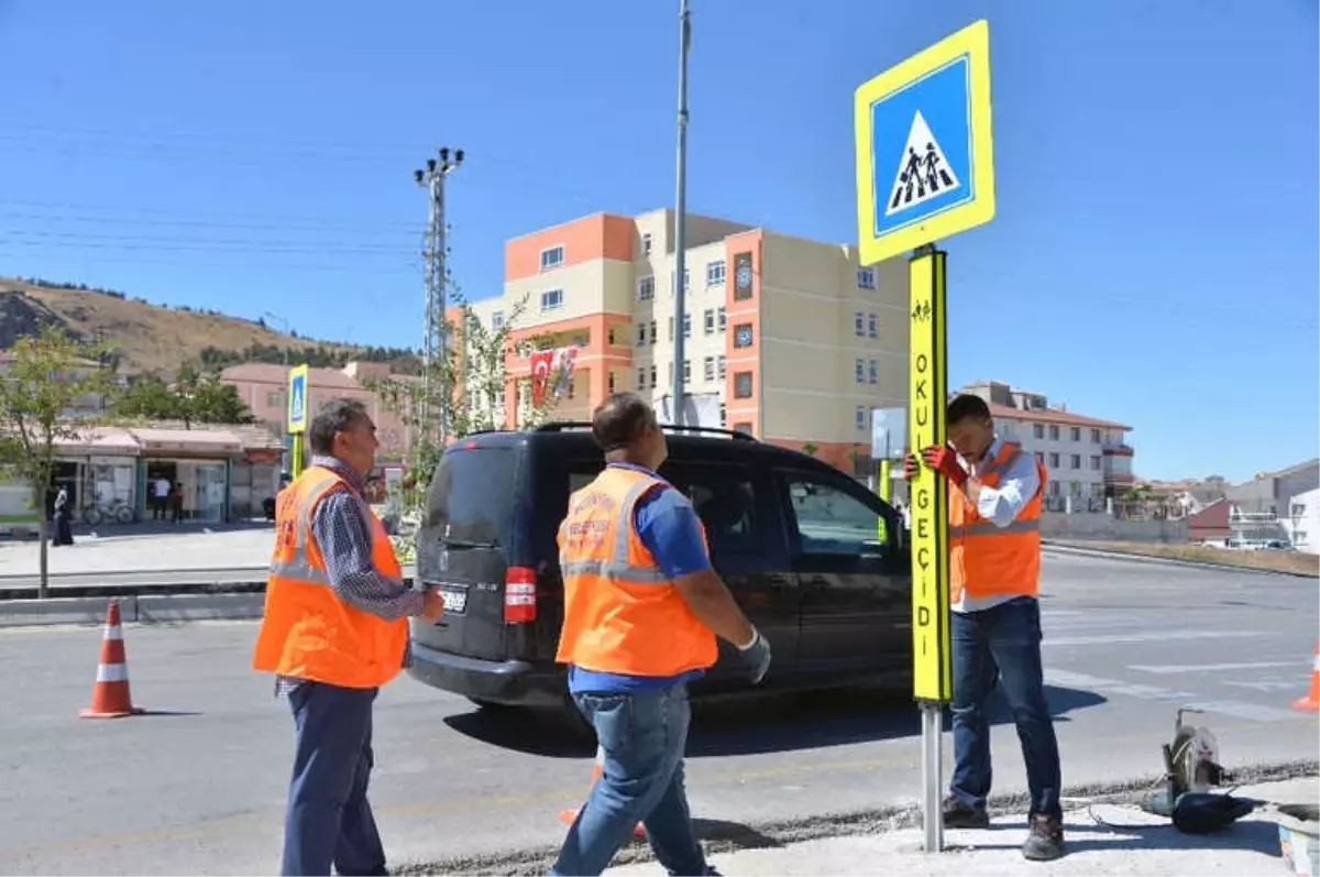 Büyükşehir\'den, Okul Önlerine Trafik Önlemleri