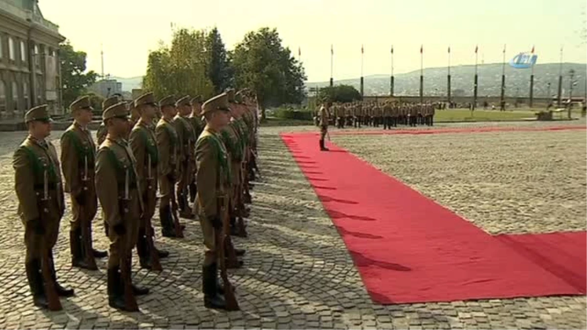 Cumhurbaşkanı Erdoğan Macaristan\'da Resmi Törenle Karşılandı