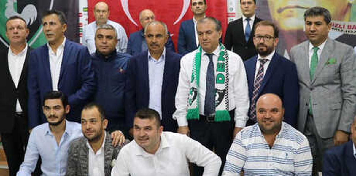 Denizlispor\'da Hoca Arayışı Devam Ediyor
