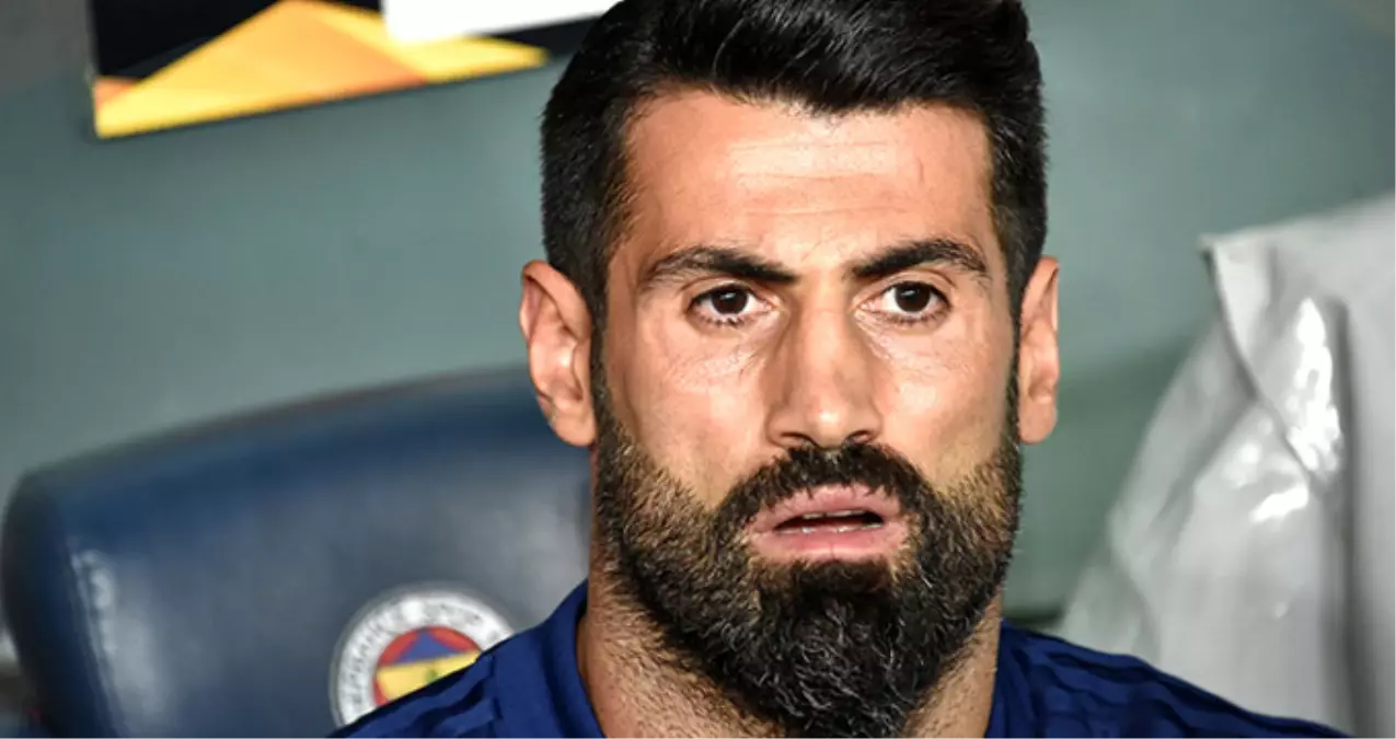 Fenerbahçeli Taraftarlar, Volkan Demirel\'e Sahip Çıktı