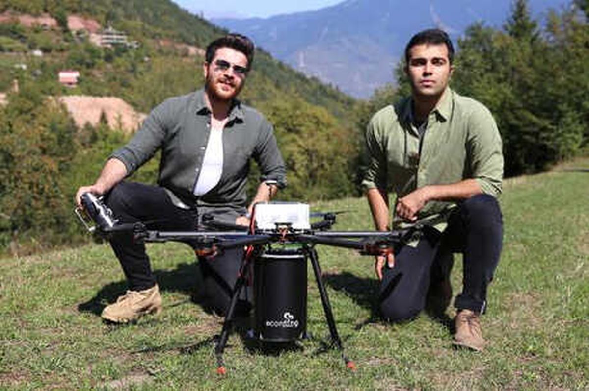 Geliştirdikleri \'Ecodrone\' ile Ormana Tohum Ekiyorlar