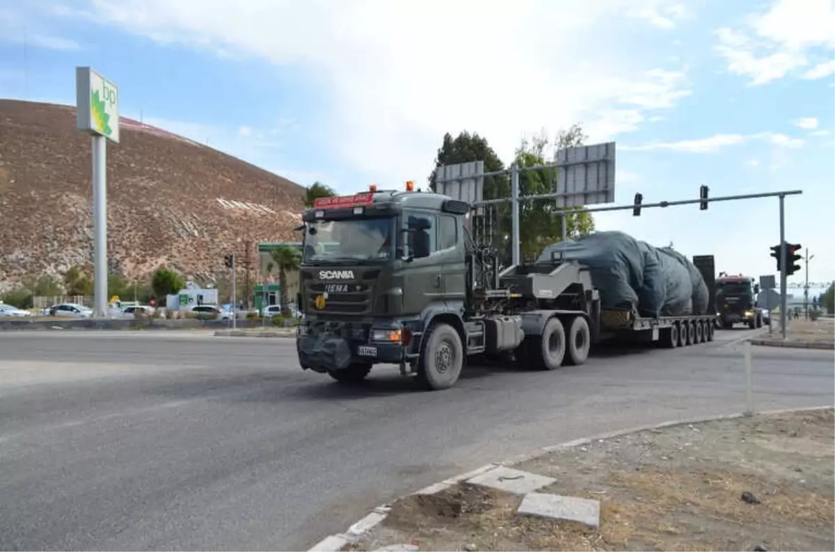 Hatay\'a Askeri Sevkiyat Sürüyor