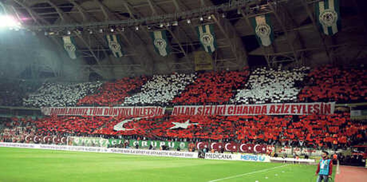 Konya\'da Tribünler Doldu