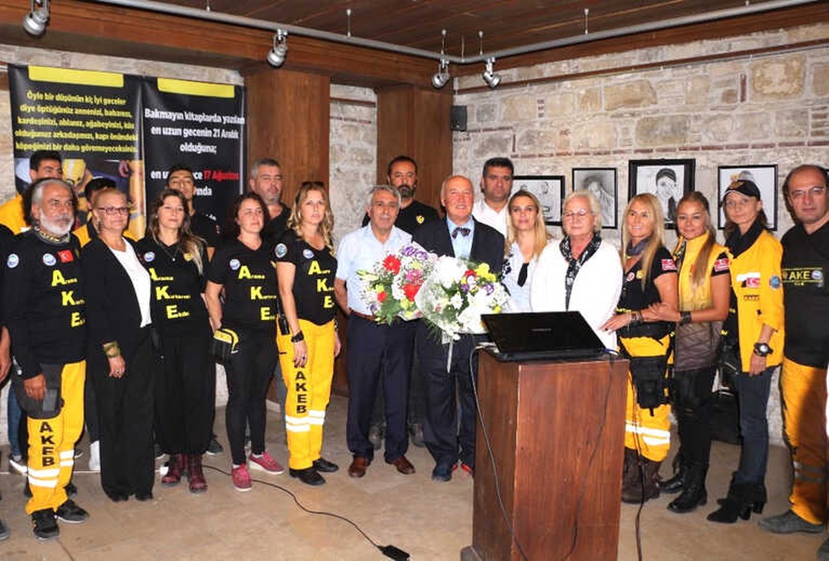 Kuşadası\'nda " Depremle Yaşamak " Konferansı Düzenlendi