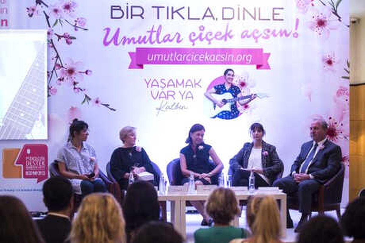 Meme Kanseri Kadınlar İçin \'Yaşamak Var Ya\'