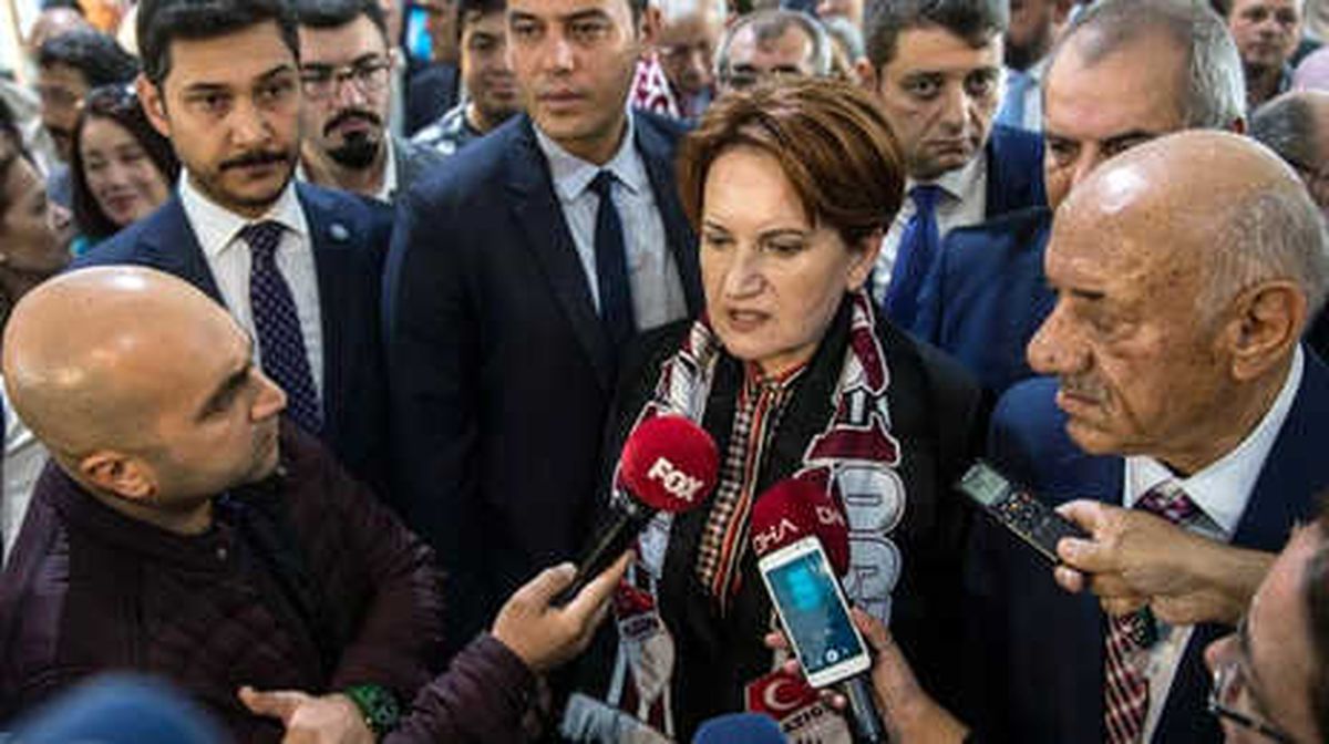 Meral Akşener\'in Evinin Önündeki Gerginlikle İlgili 12 Şüpheli Yakalandı