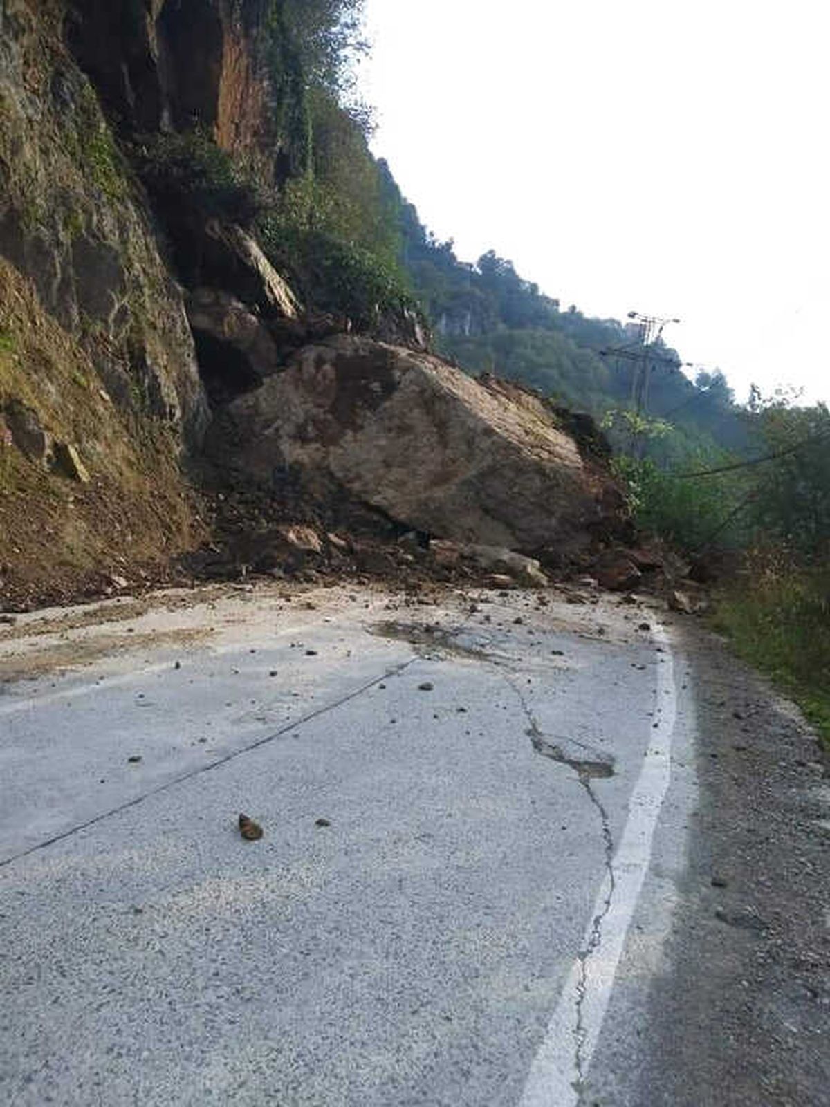 Rize\'de Heyelan Yolu Kapattı