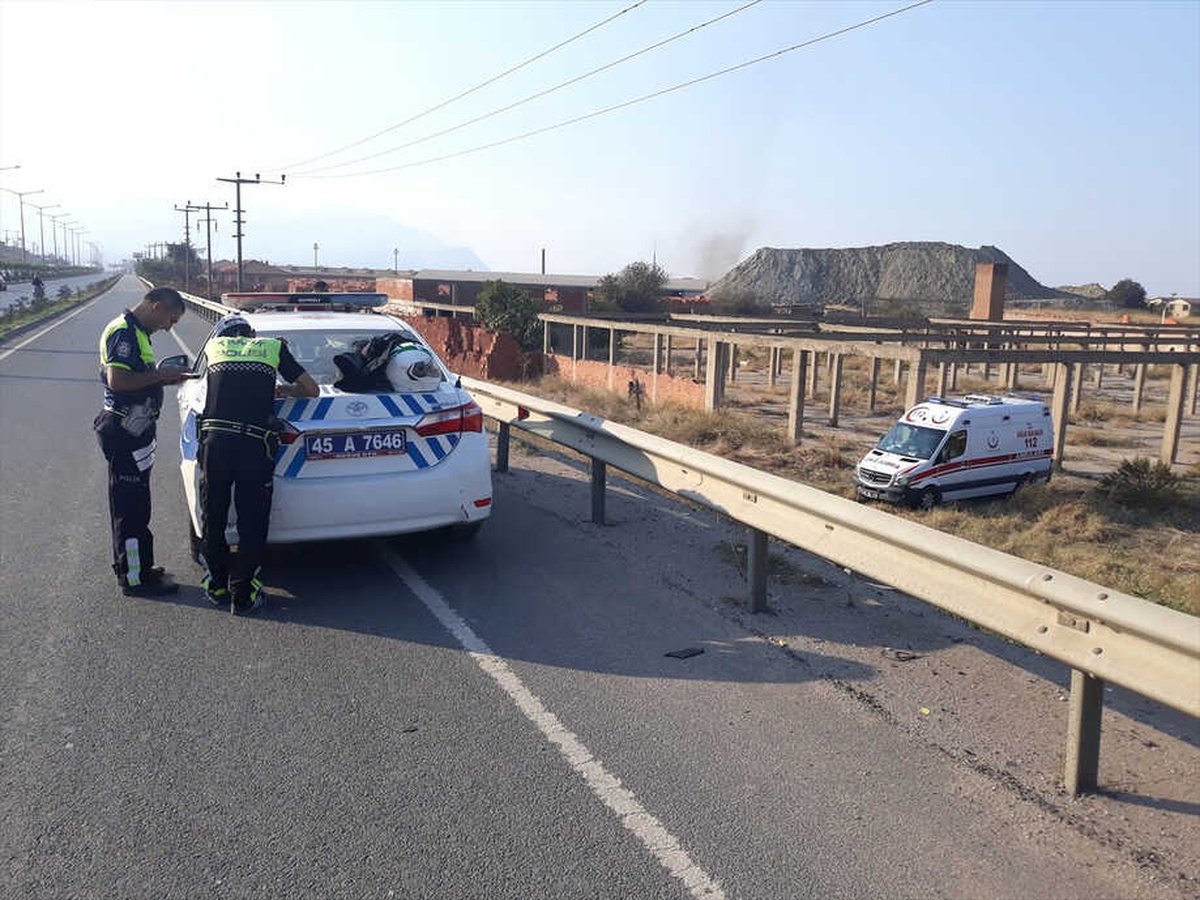 Trafik Levhasına Çarpan Motosiklet Sürücüsü Yaralandı