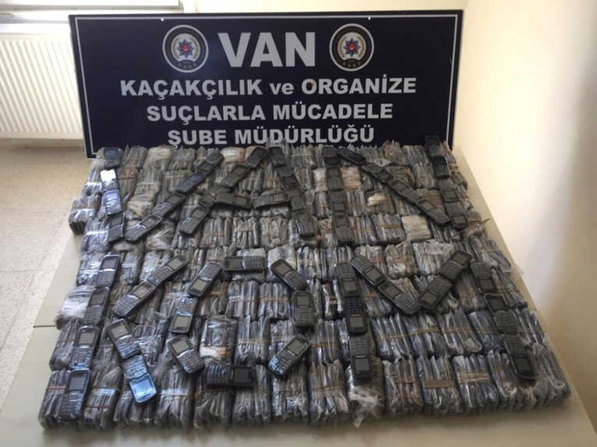 Van\'da 640 Adet Kaçak Cep Telefonu Ele Geçirildi