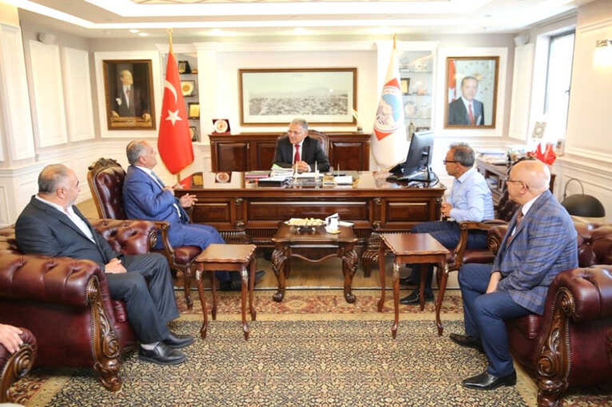 Yozgatlılar Federasyonu\'ndan Başkan Memduh Büyükkılıç\'a Ziyaret