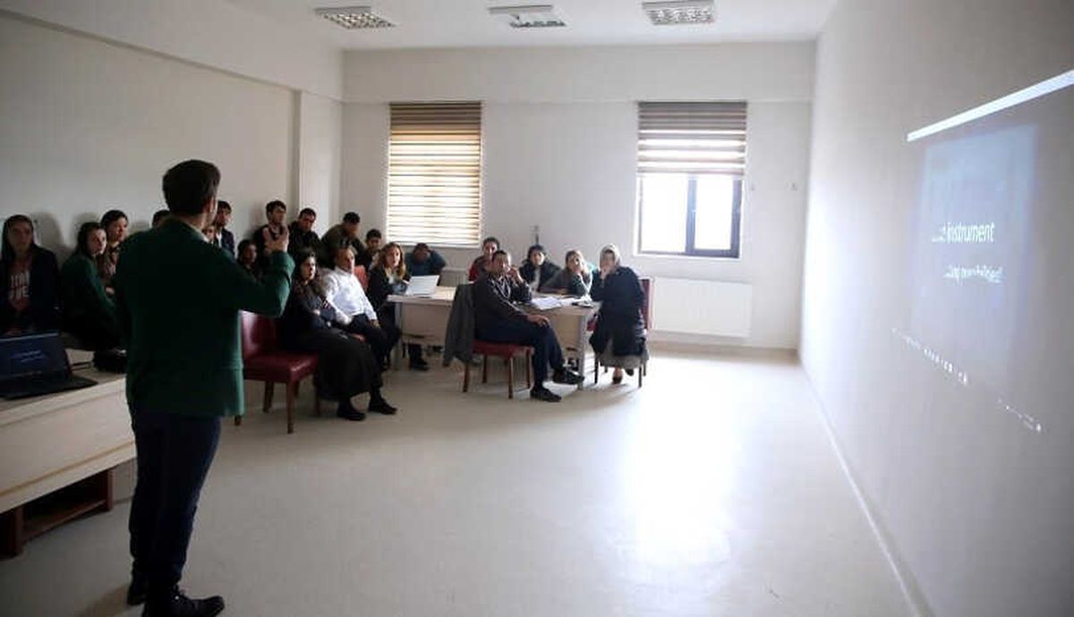 Ardahan Üniversitesi\'nde \'Tekstür Analiz Cihazı Bilgilendirme Eğitimi\' Düzenlendi
