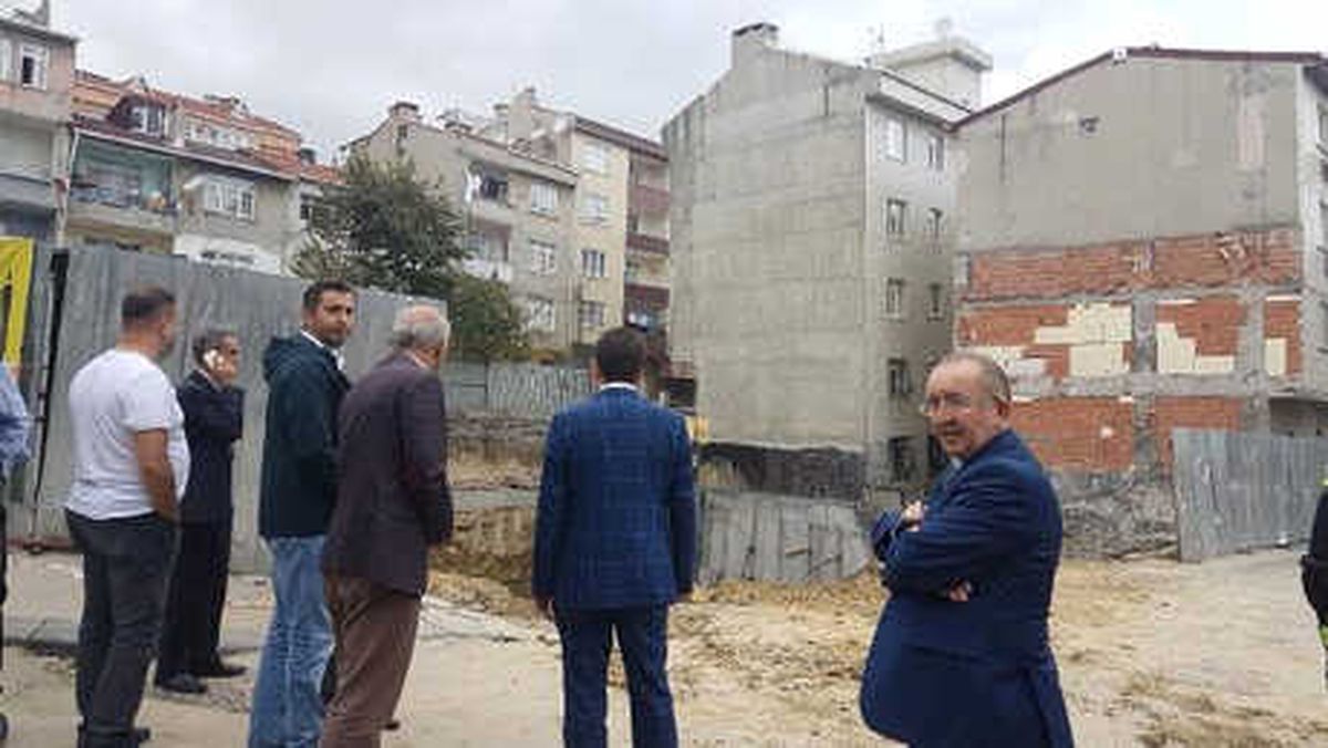 Bağcılar\'da Çökme Riski Nedeniyle Bir Bina Boşaltıldı (2)