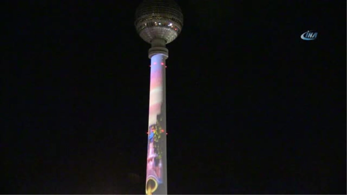 Berlin Işık Festivali Şehri Renklendirdi