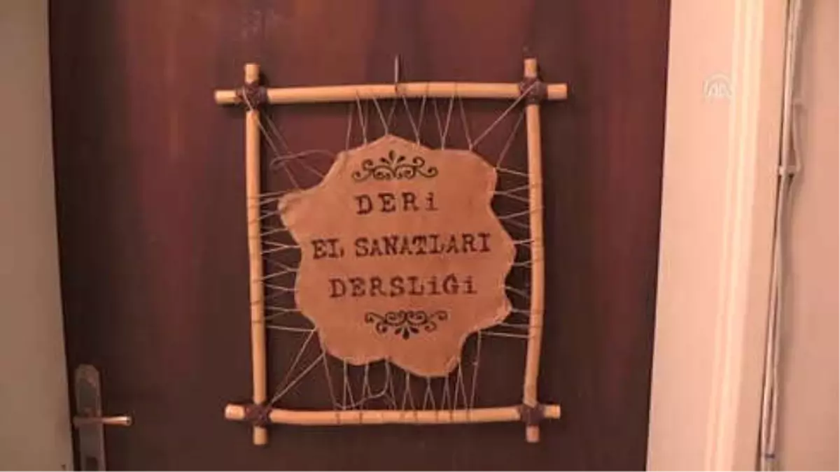 Dede Mesleğini Üniversiteli Gençlere Öğretiyor